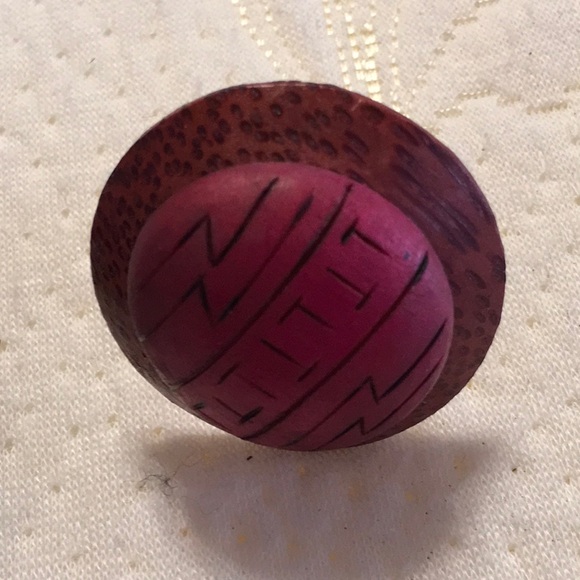Earrings,CLIP,Artisan designed, Circular,made of wood,Magenta color predominant - Picture 5 of 5
